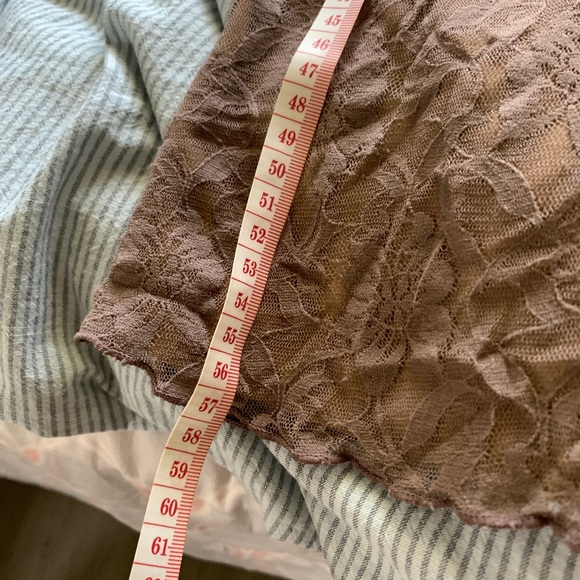 Vintage Y2K lace v-neck tank top - Picture 5 of 6